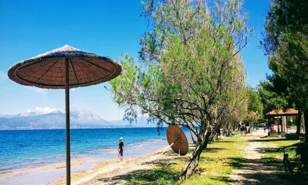 Μπαράζ ελέγχων για αυθαιρεσίες σε παραλίες: Βροχή οι καταγγελίες στο «MyCoast» - Πρόστιμα και "λουκέτα"